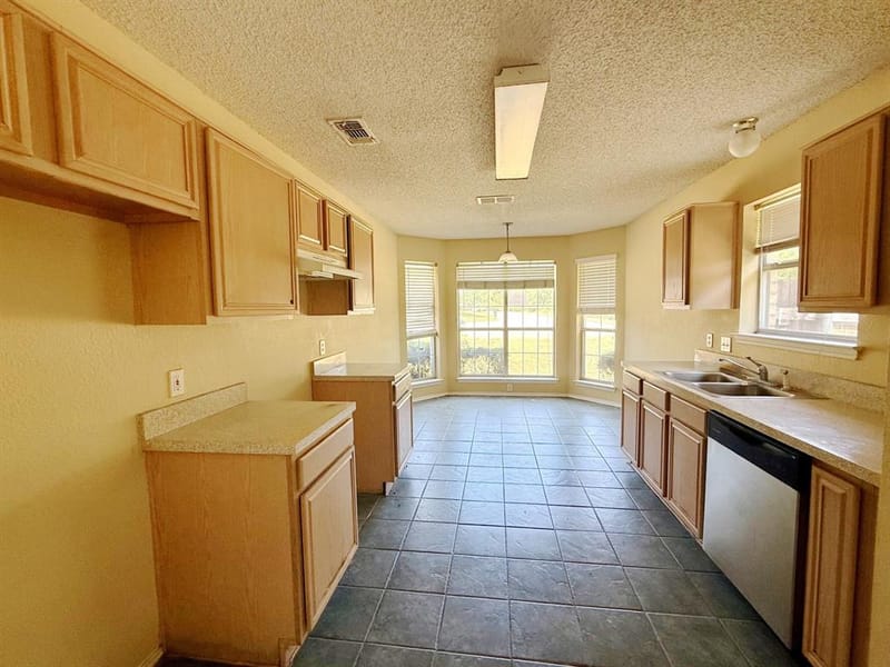 326 King Arthur Drive, Weatherford TX 76086 - Photo 12