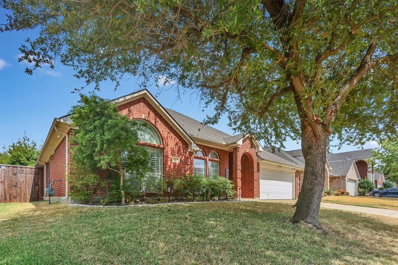 3019 Churchill Downs, Irving TX 75060 - Photo 2