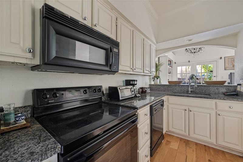 4102 Buena Vista Street # 13, Dallas TX 75204 - Photo 12