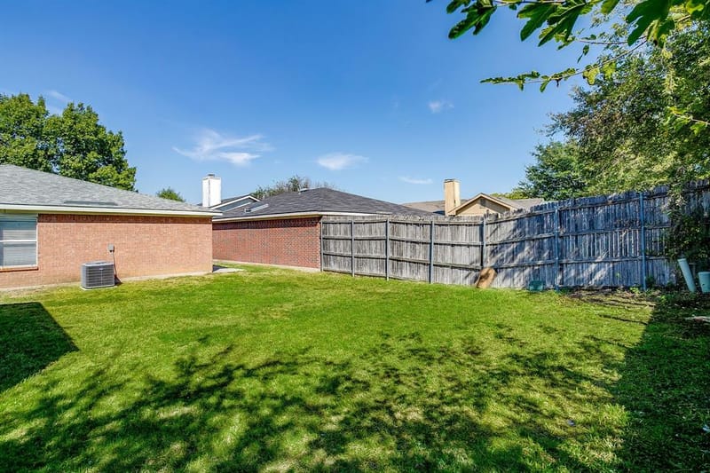 704 Charles City Drive, Arlington TX 76018 - Photo 16