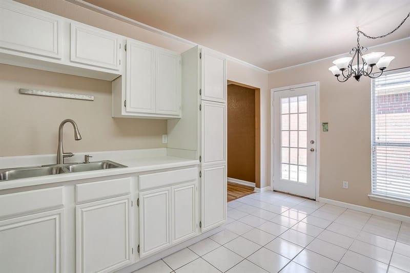704 Charles City Drive, Arlington TX 76018 - Photo 9