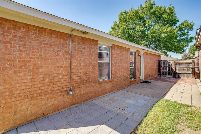 704 Charles City Drive, Arlington TX 76018 - Photo 18
