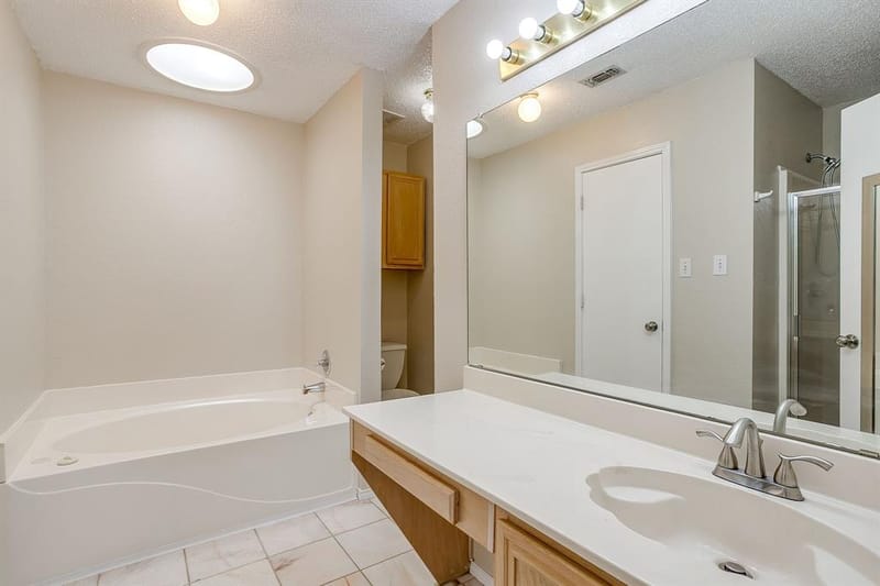 704 Charles City Drive, Arlington TX 76018 - Photo 11