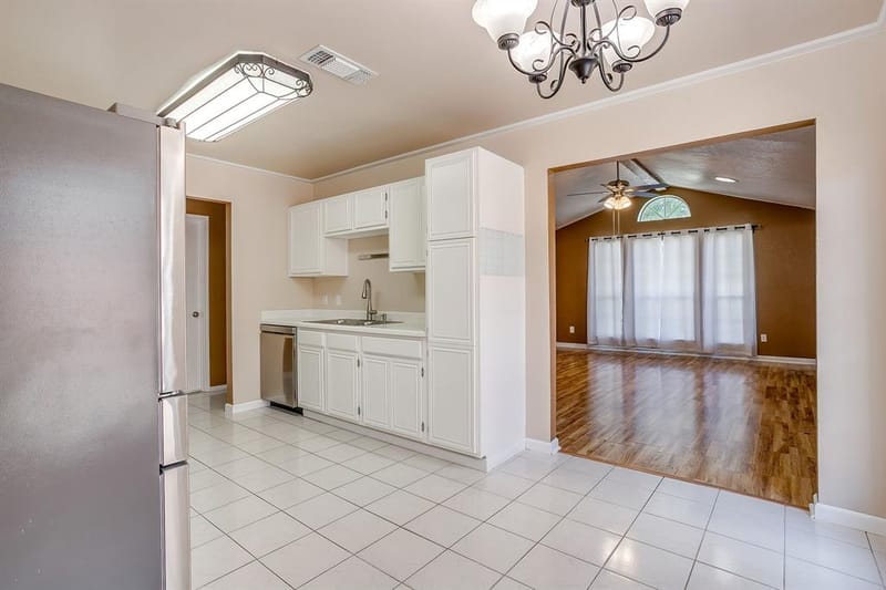 704 Charles City Drive, Arlington TX 76018 - Photo 8