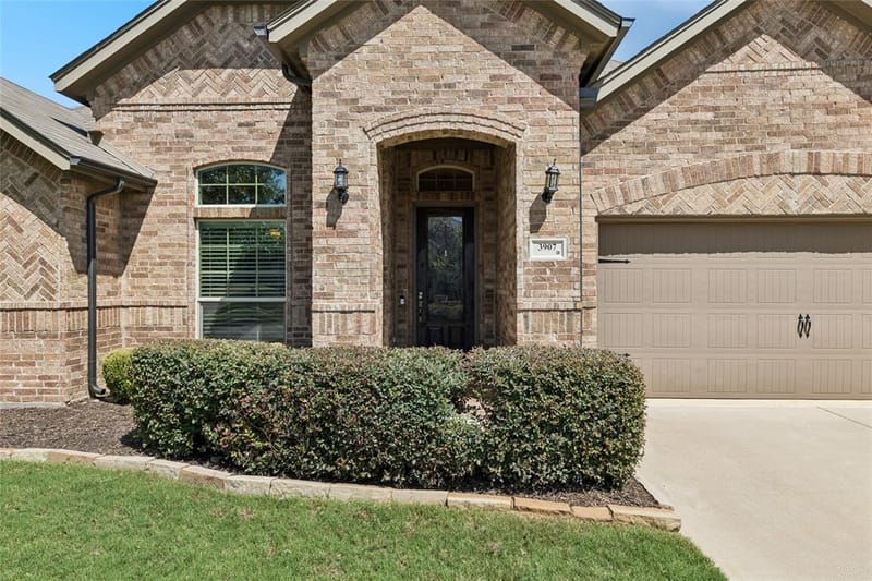 3907 Gentle Breeze Court, Arlington TX 76017 - Photo 3