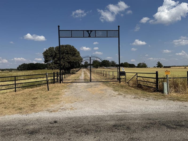 986 County Road 1785, Sunset TX 76270 - Photo 3
