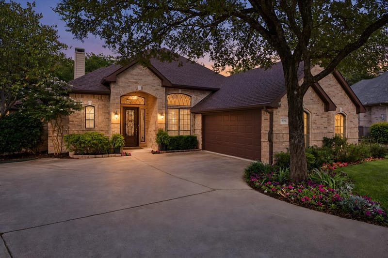 9758 Vinewood Drive, Dallas TX 75228 - Photo 3