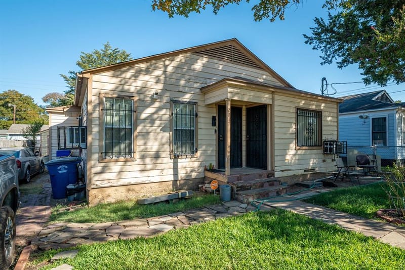2017 Lea Crest Drive, Dallas TX 75216 - Photo 2