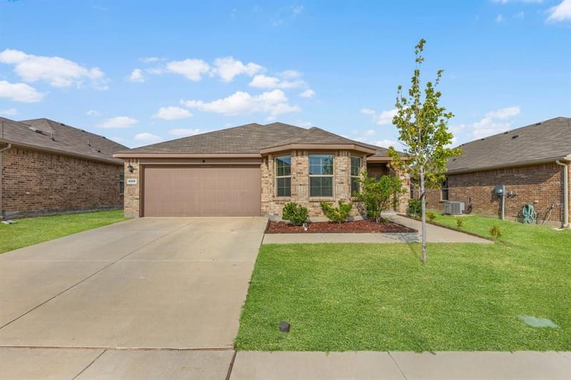 9509 Golden Summit Drive, Fort Worth TX 76131 - Photo 4