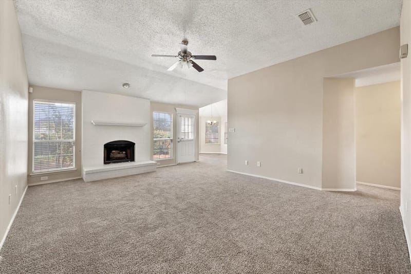 926 Tennis Villa Drive, Arlington TX 76017 - Photo 2