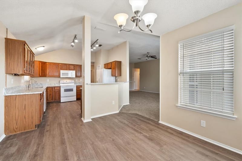 926 Tennis Villa Drive, Arlington TX 76017 - Photo 7