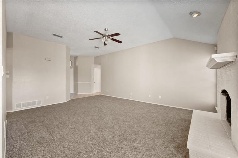 926 Tennis Villa Drive, Arlington TX 76017 - Photo 3