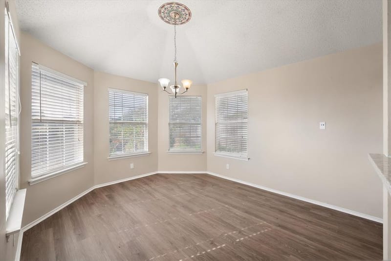 926 Tennis Villa Drive, Arlington TX 76017 - Photo 8