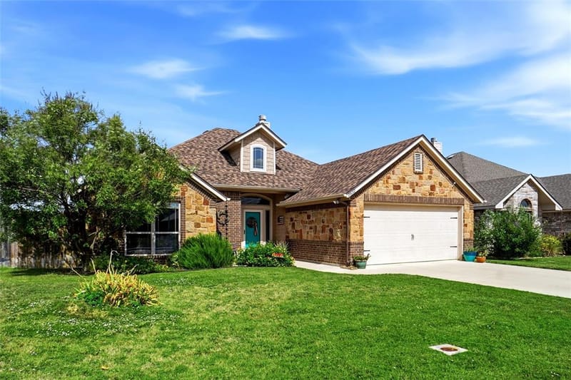 1832 Town Creek Circle, Weatherford TX 76086 - Photo 2