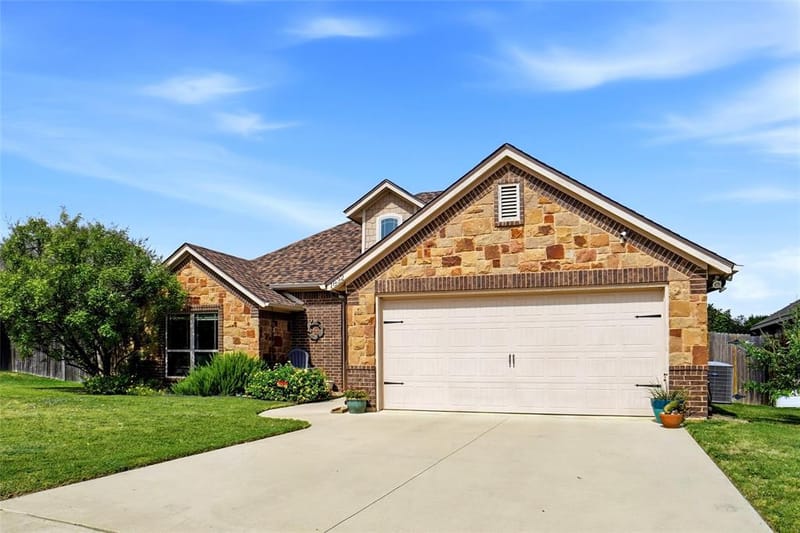 1832 Town Creek Circle, Weatherford TX 76086 - Photo 3