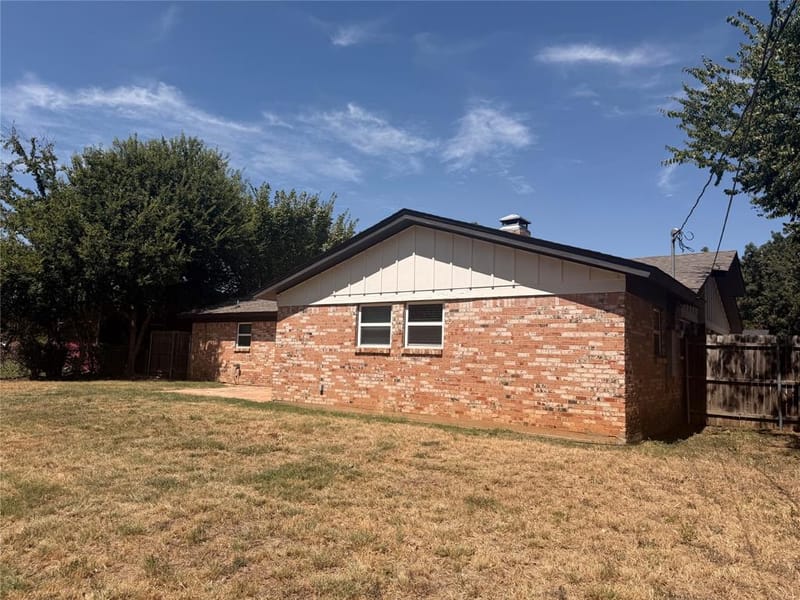 725 Willow Street, Hurst TX 76053 - Photo 4