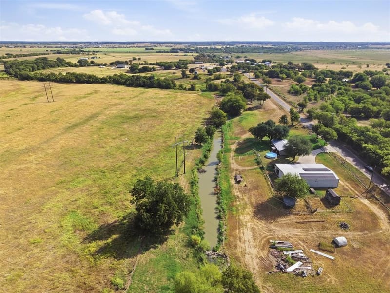 681 County Road 1102, Rio Vista TX 76093 - Photo 15