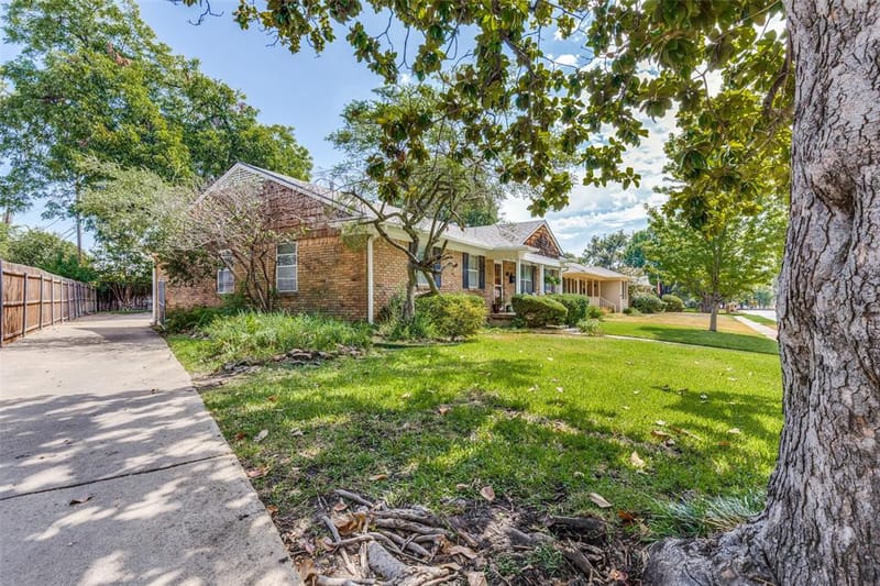 8636 San Souci Drive, Dallas TX 75238 - Photo 2