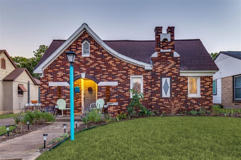 2732 Ivandell Avenue, Dallas TX 75211 - Photo 2