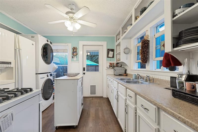 2732 Ivandell Avenue, Dallas TX 75211 - Photo 13