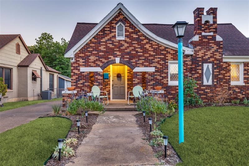 2732 Ivandell Avenue, Dallas TX 75211 - Photo 3