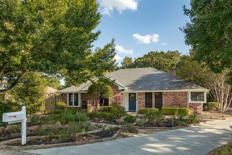 624 Arbor Court, Highland Village TX 75077 - Photo 2