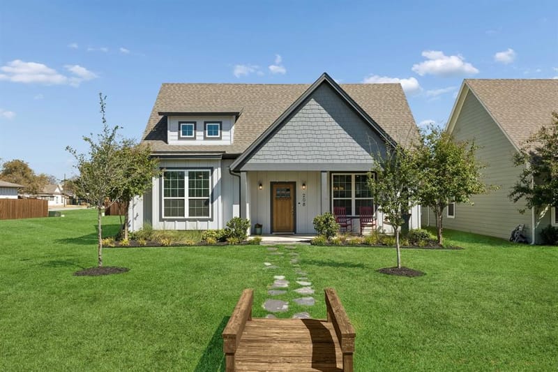 208 W 6th Street, Justin TX 76247