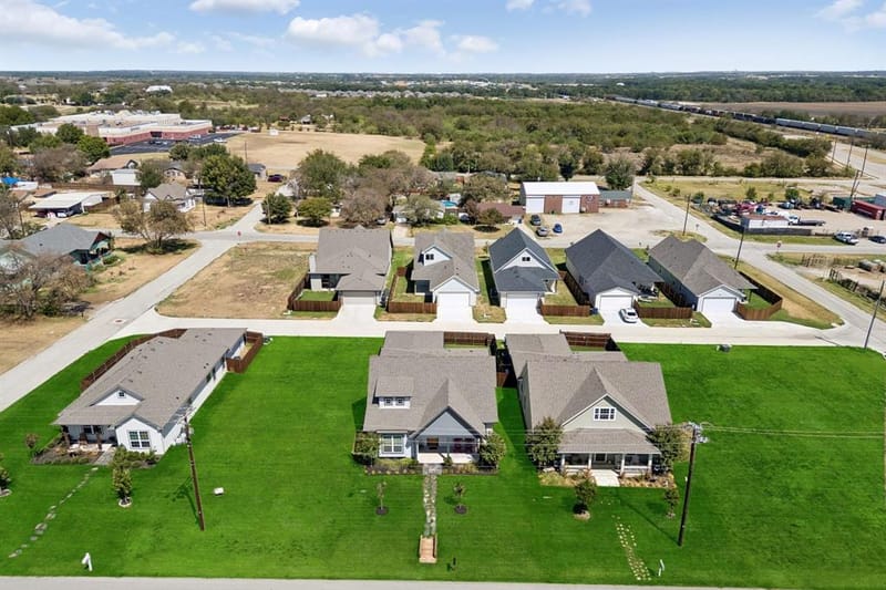 208 W 6th Street, Justin TX 76247 - Photo 28