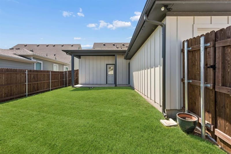 208 W 6th Street, Justin TX 76247 - Photo 31