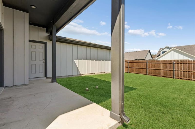 208 W 6th Street, Justin TX 76247 - Photo 29