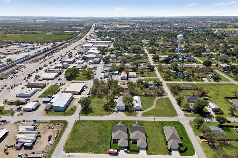 208 W 6th Street, Justin TX 76247 - Photo 25