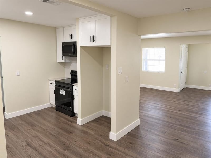 1205 Oak Street, Grand Prairie TX 75050 - Photo 8