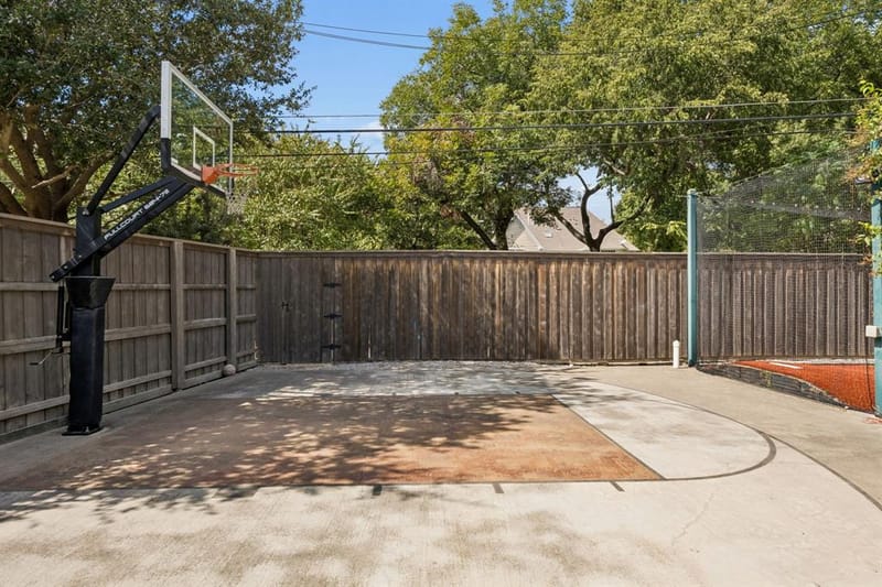 8319 Forest Hills Boulevard, Dallas TX 75218 - Photo 33