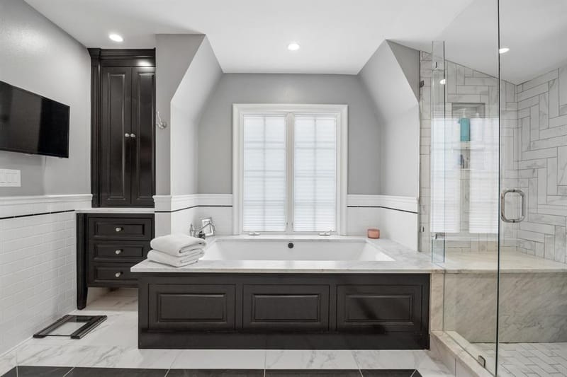 8319 Forest Hills Boulevard, Dallas TX 75218 - Photo 11