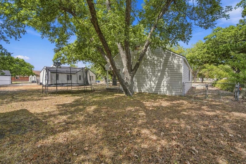 703 W Milam Street, Ennis TX 75119 - Photo 27