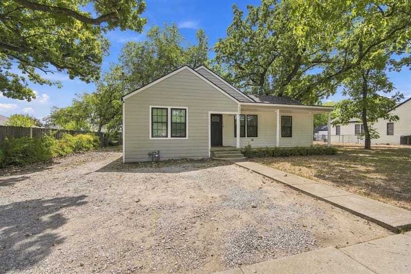703 W Milam Street, Ennis TX 75119 - Photo 6