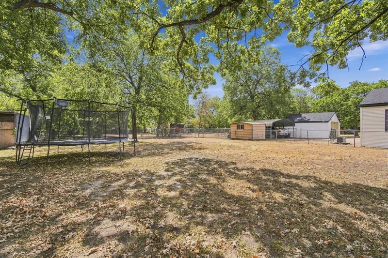 703 W Milam Street, Ennis TX 75119 - Photo 32