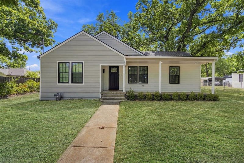 703 W Milam Street, Ennis TX 75119