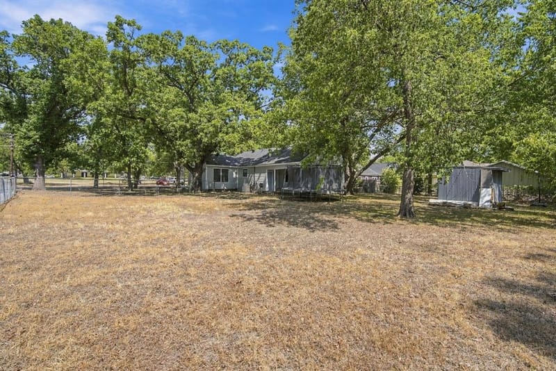 703 W Milam Street, Ennis TX 75119 - Photo 28