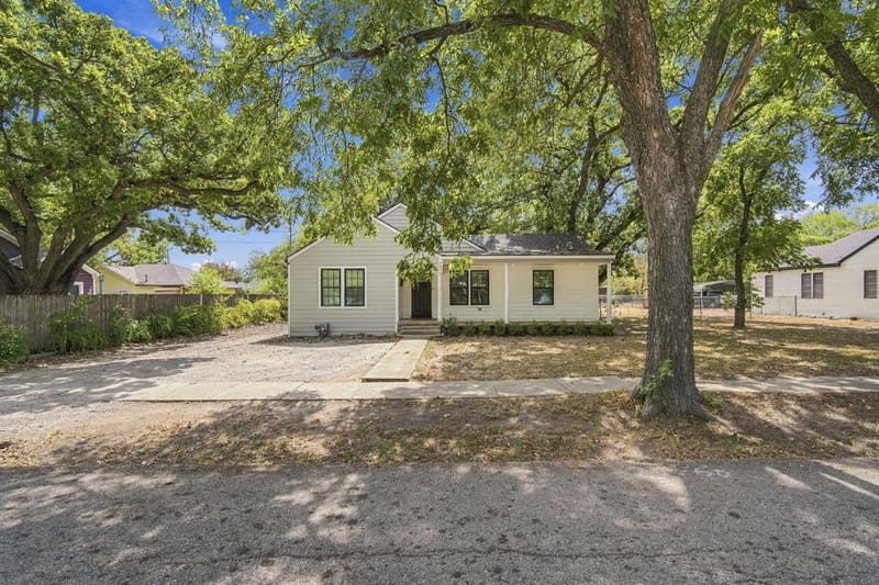 703 W Milam Street, Ennis TX 75119 - Photo 5