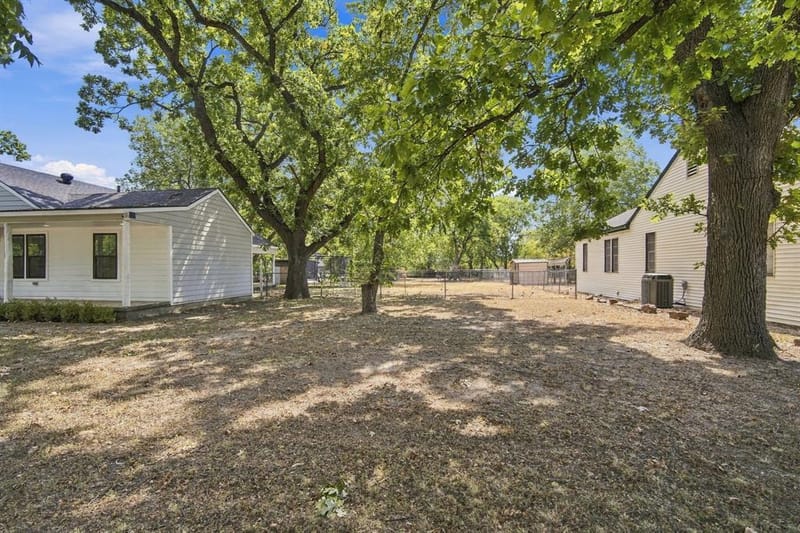 703 W Milam Street, Ennis TX 75119 - Photo 30