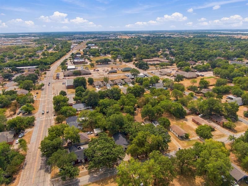 703 W Milam Street, Ennis TX 75119 - Photo 34
