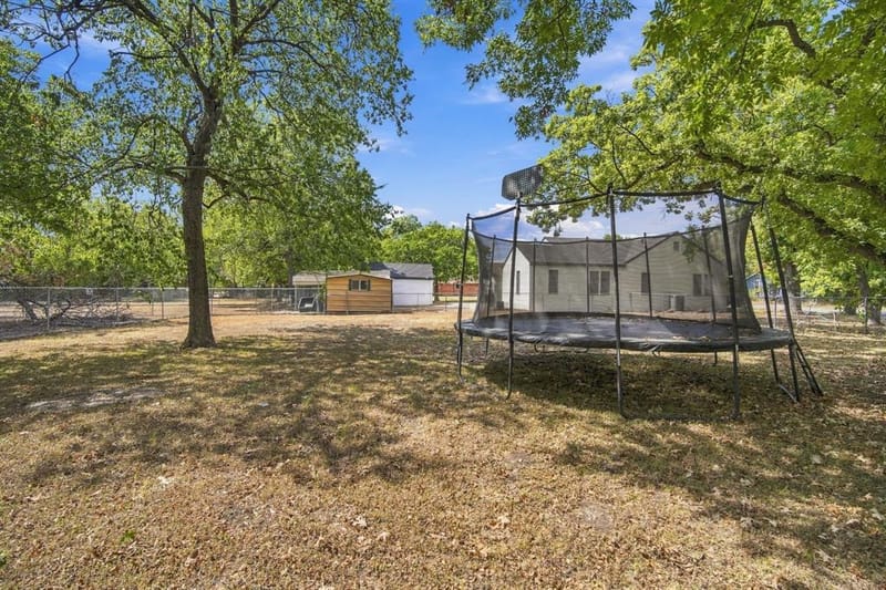 703 W Milam Street, Ennis TX 75119 - Photo 31