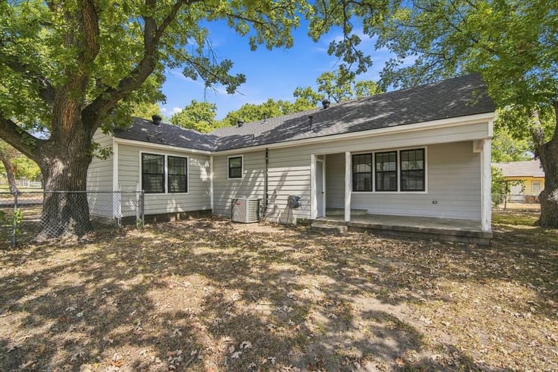 703 W Milam Street, Ennis TX 75119 - Photo 29