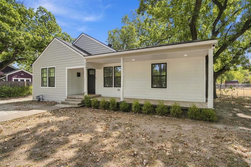 703 W Milam Street, Ennis TX 75119 - Photo 4