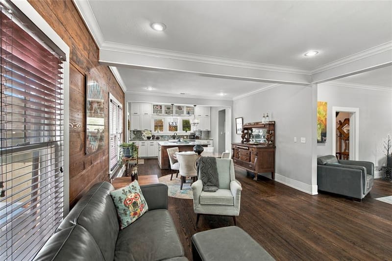 300 W College Street, Grapevine TX 76051 - Photo 6