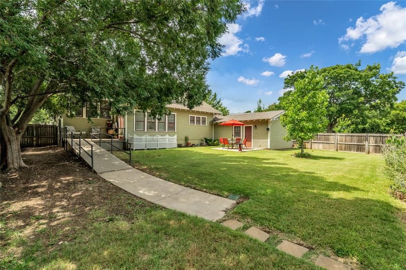 300 W College Street, Grapevine TX 76051 - Photo 32