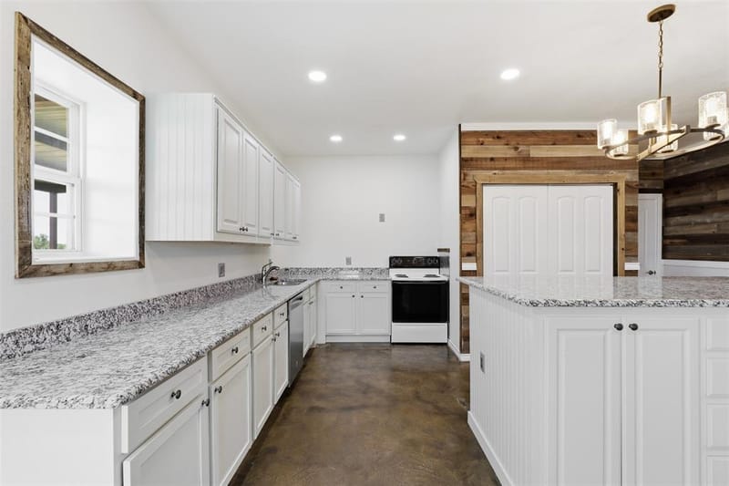 3933 Sarra Lane, Springtown TX 76082 - Photo 14