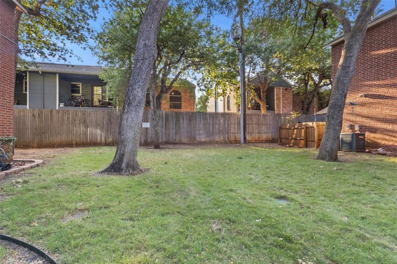 1424 Meadowood Village Drive, Fort Worth TX 76120 - Photo 23
