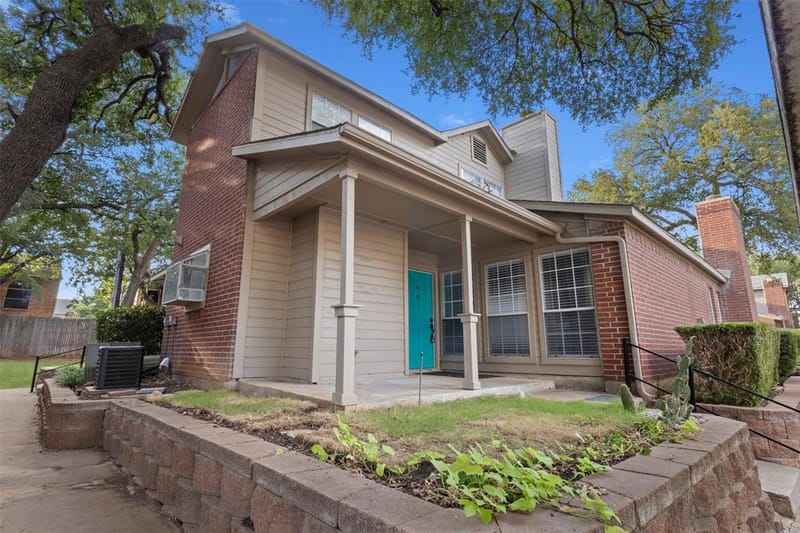 1424 Meadowood Village Drive, Fort Worth TX 76120